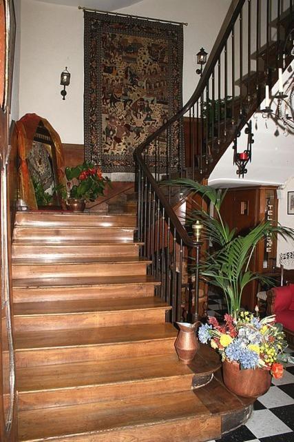 Hotel Le Mont Royal Realmont Екстер'єр фото
