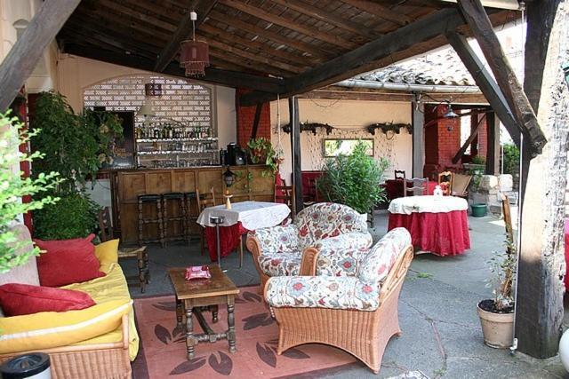 Hotel Le Mont Royal Realmont Екстер'єр фото